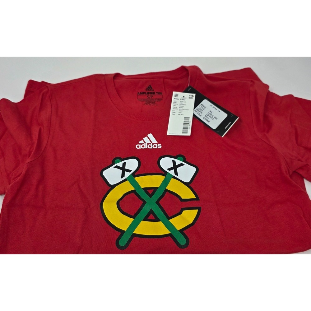 Adidas Chicago Blackhawks NHL T-Shirt Womens Small Red Amplifier Tee EJ9472 NEW